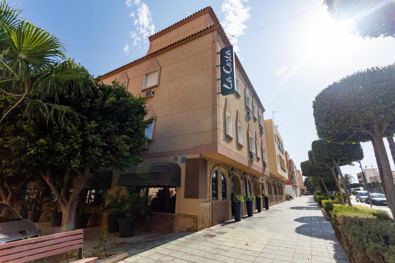 Hostal La Costa El Ejido Bagian luar foto