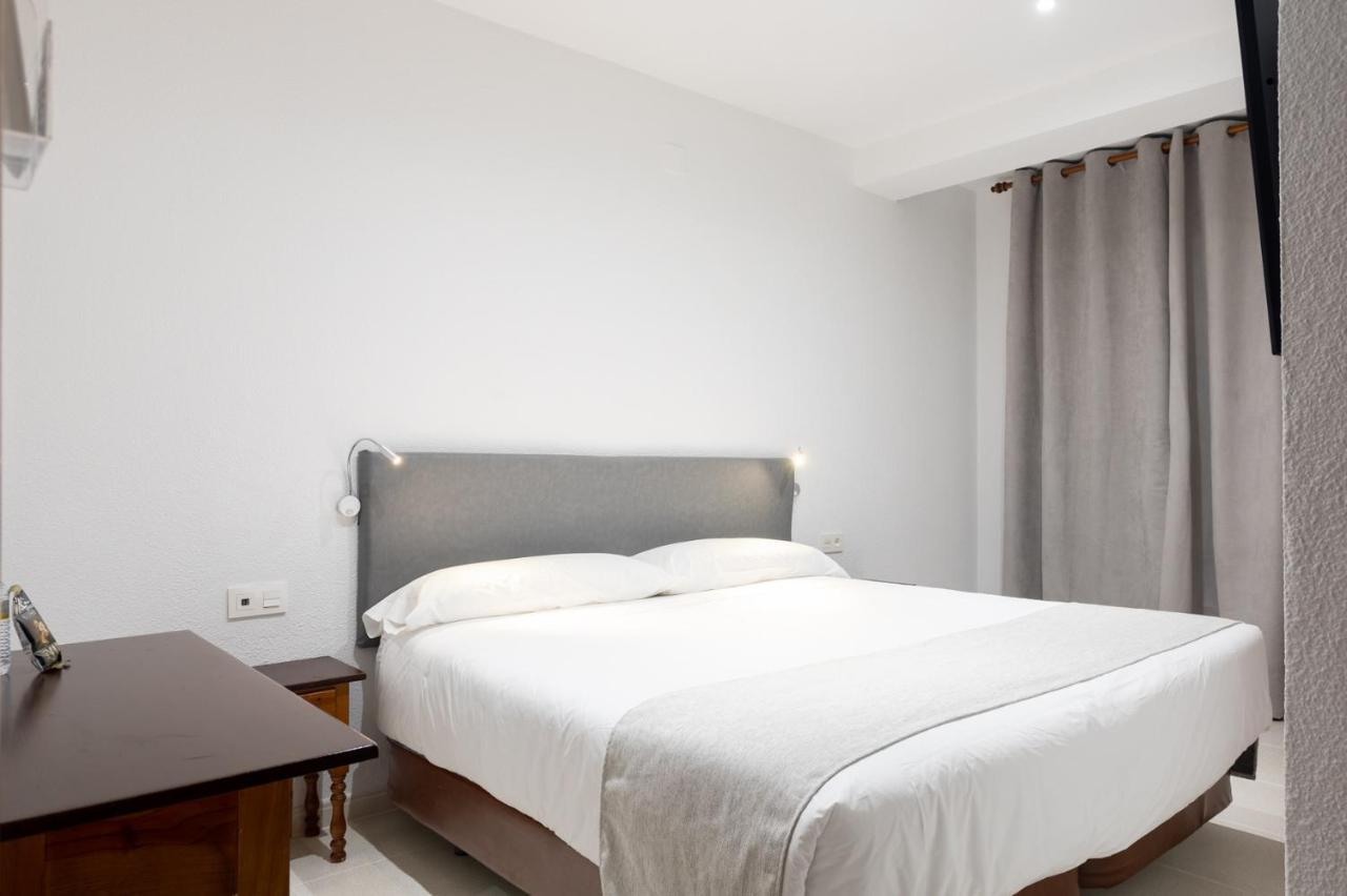 Hostal La Costa El Ejido Bagian luar foto